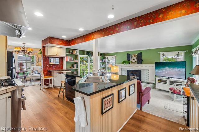 2668 Caterham Drive, Waterford, MI 48329