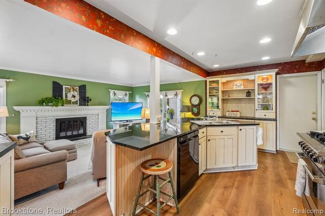 2668 Caterham Drive, Waterford, MI 48329