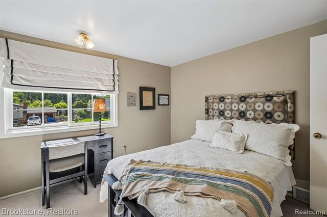2668 Caterham Drive, Waterford, MI 48329