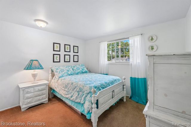 2668 Caterham Drive, Waterford, MI 48329