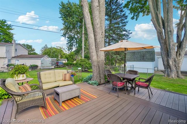 2668 Caterham Drive, Waterford, MI 48329