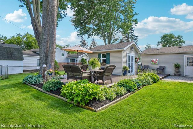 2668 Caterham Drive, Waterford, MI 48329