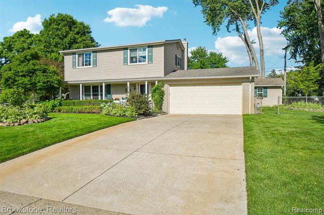 2668 Caterham Drive, Waterford, MI 48329
