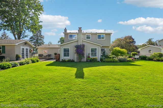 2668 Caterham Drive, Waterford, MI 48329