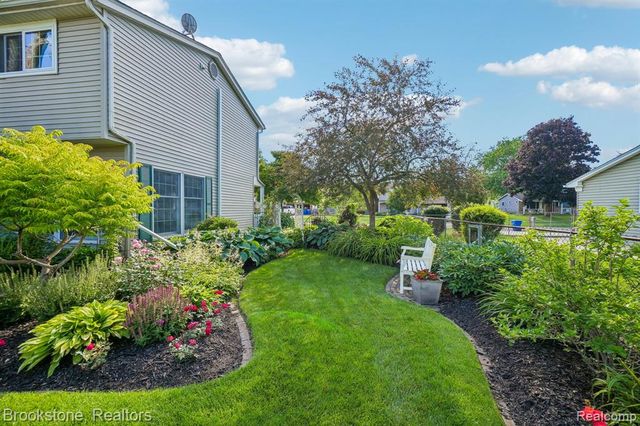 2668 Caterham Drive, Waterford, MI 48329
