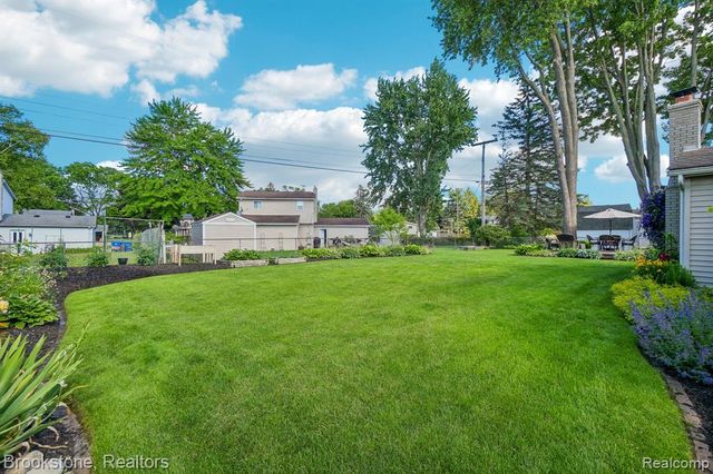 2668 Caterham Drive, Waterford, MI 48329