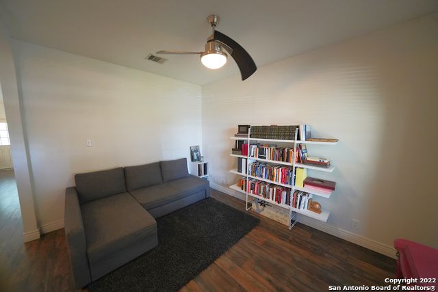 136 Earhart Ln, Cibolo, TX 78108