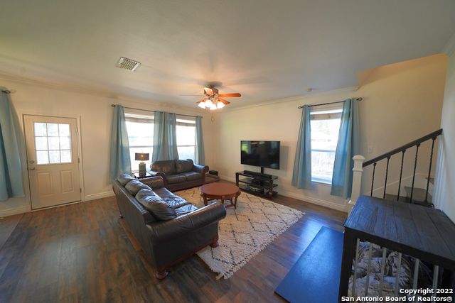 136 Earhart Ln, Cibolo, TX 78108