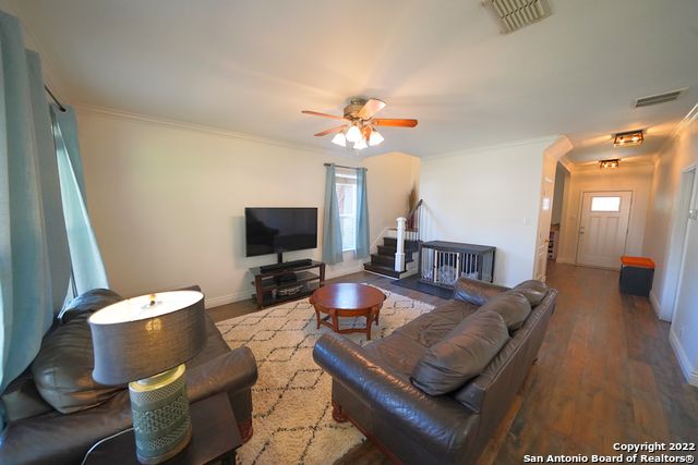 136 Earhart Ln, Cibolo, TX 78108
