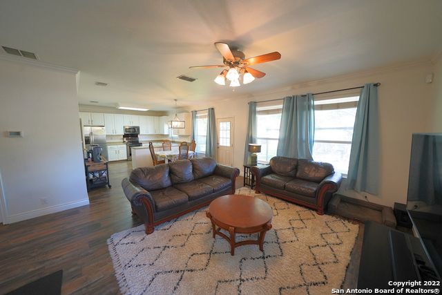 136 Earhart Ln, Cibolo, TX 78108