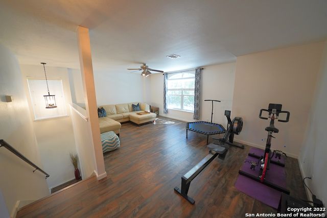 136 Earhart Ln, Cibolo, TX 78108