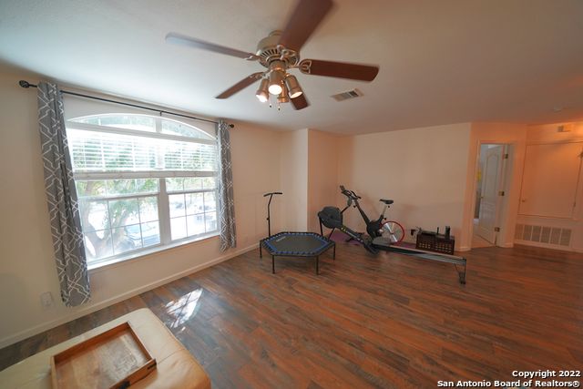 136 Earhart Ln, Cibolo, TX 78108