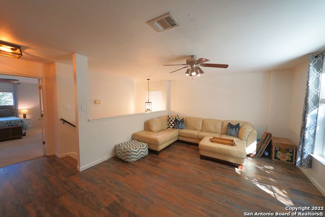 136 Earhart Ln, Cibolo, TX 78108