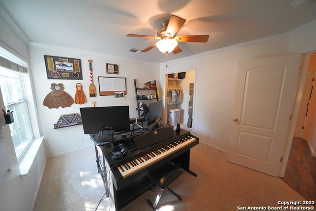 136 Earhart Ln, Cibolo, TX 78108