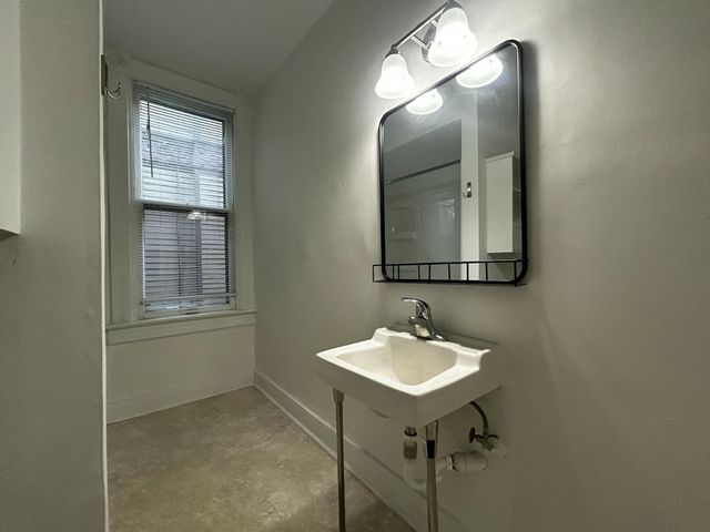 217 W Hubbard Avenue, Columbus, OH 43215