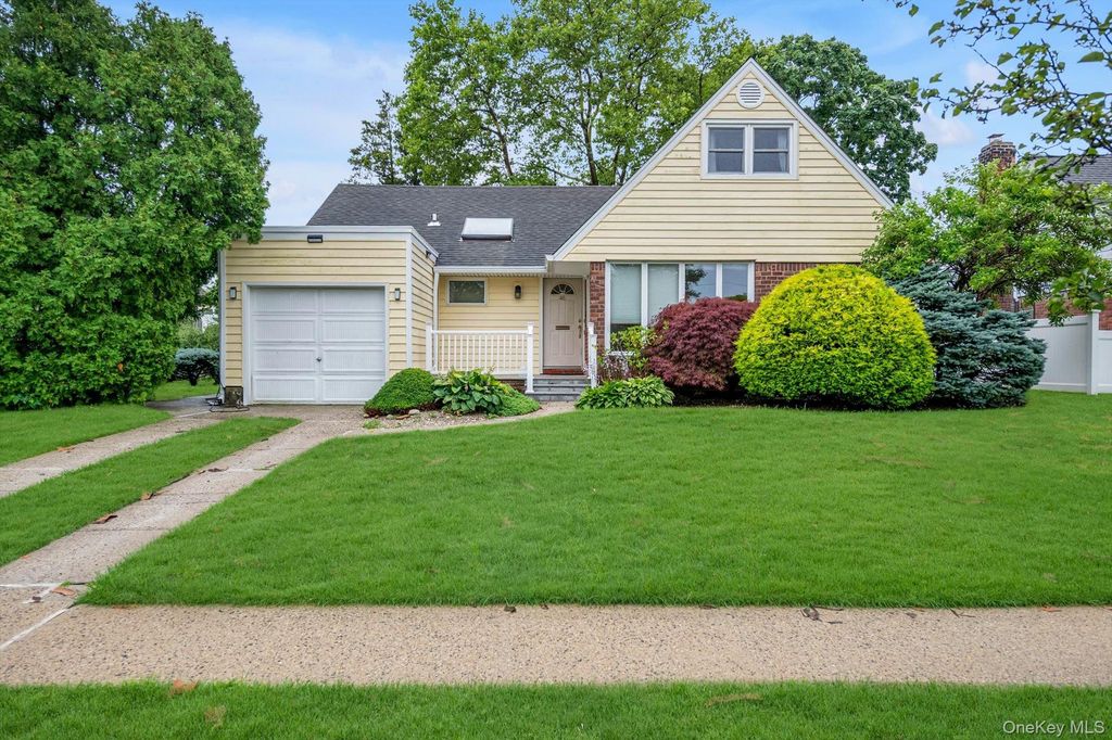 46 Patton Boulevard, New Hyde Park, NY 11040