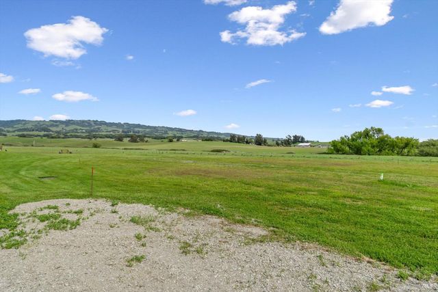 166 Davis Ln, Penngrove, CA 94951