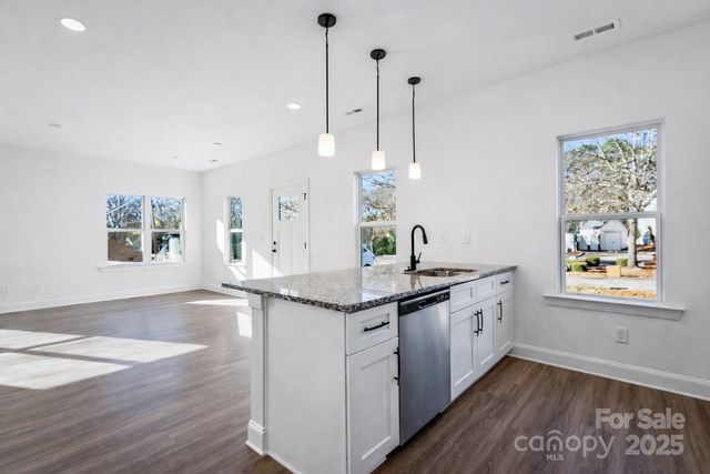 400 S Spargo Street, Dallas, NC 28001