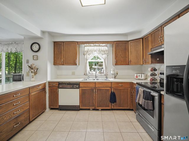 2 Wood Ridge Hills Road, Old Lyme, CT 06371