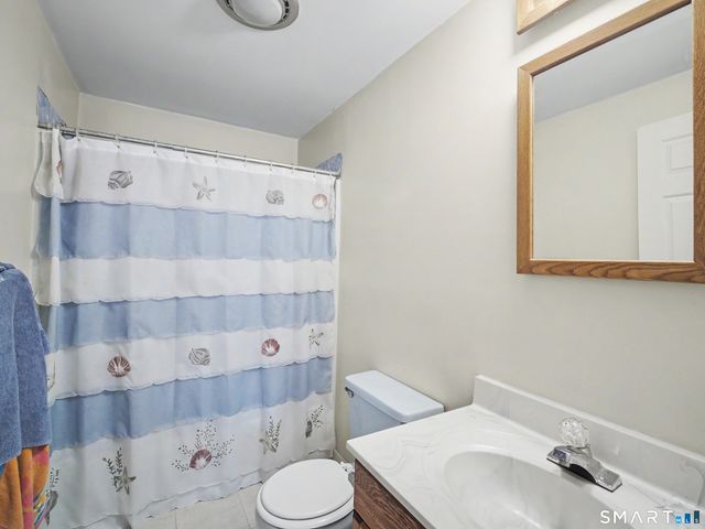 2 Wood Ridge Hills Road, Old Lyme, CT 06371