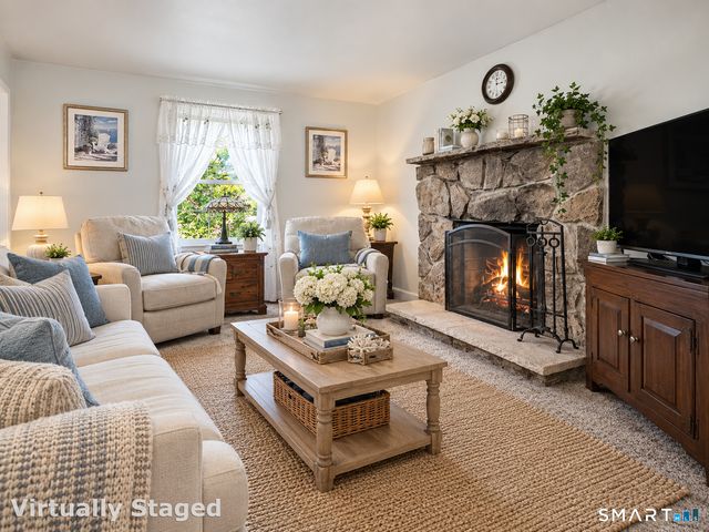 2 Wood Ridge Hills Road, Old Lyme, CT 06371