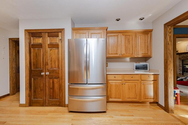 W362S2453 Lisa LANE, Dousman, WI 53118