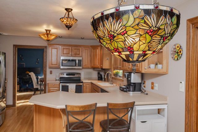 W362S2453 Lisa LANE, Dousman, WI 53118