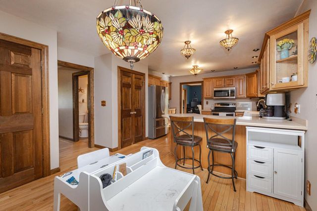 W362S2453 Lisa LANE, Dousman, WI 53118