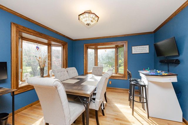 W362S2453 Lisa LANE, Dousman, WI 53118