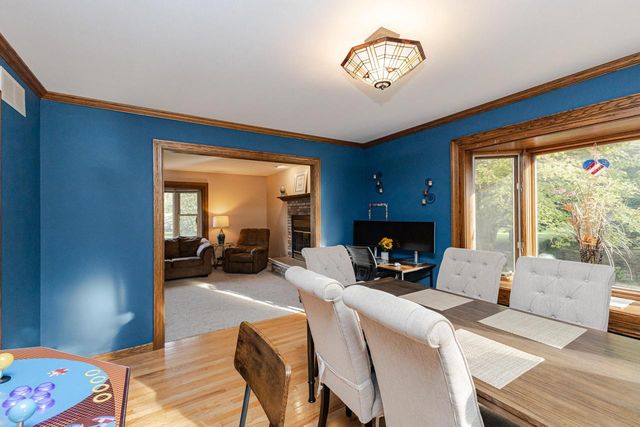 W362S2453 Lisa LANE, Dousman, WI 53118