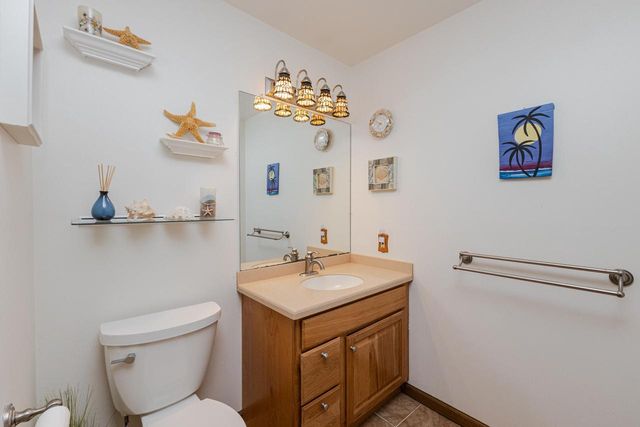 W362S2453 Lisa LANE, Dousman, WI 53118
