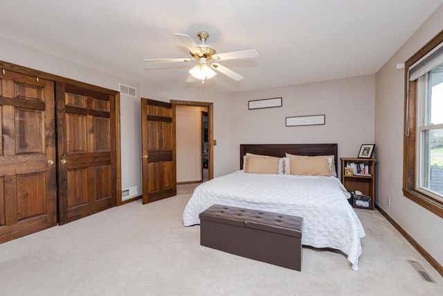 W362S2453 Lisa LANE, Dousman, WI 53118