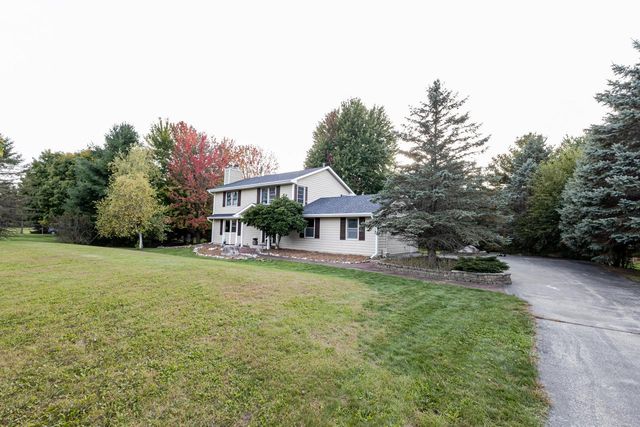 W362S2453 Lisa LANE, Dousman, WI 53118