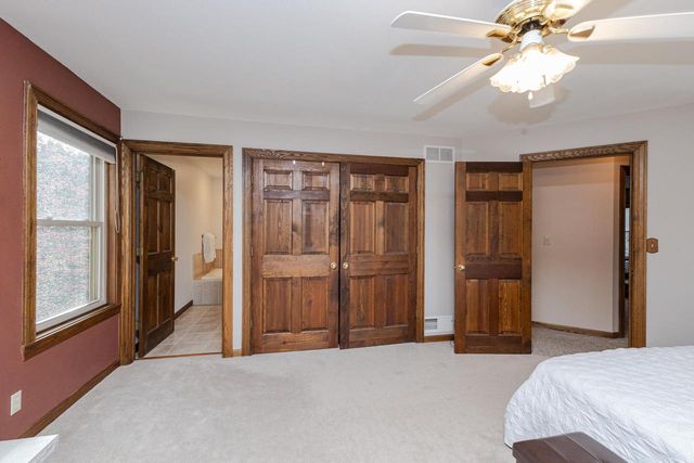 W362S2453 Lisa LANE, Dousman, WI 53118