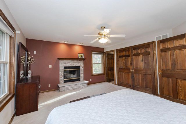 W362S2453 Lisa LANE, Dousman, WI 53118