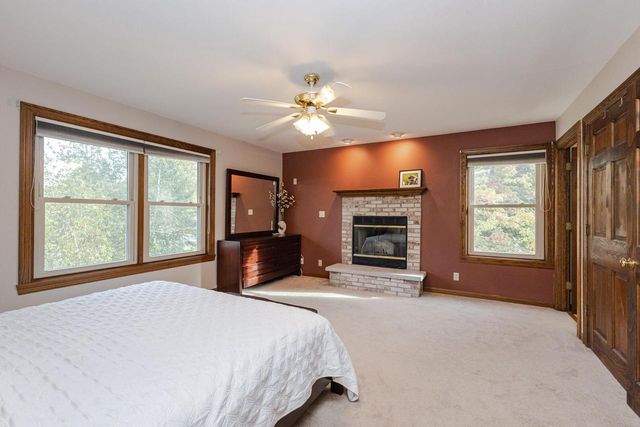 W362S2453 Lisa LANE, Dousman, WI 53118