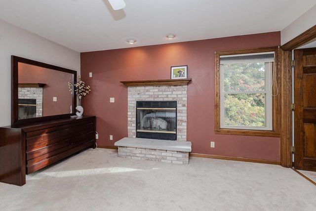 W362S2453 Lisa LANE, Dousman, WI 53118