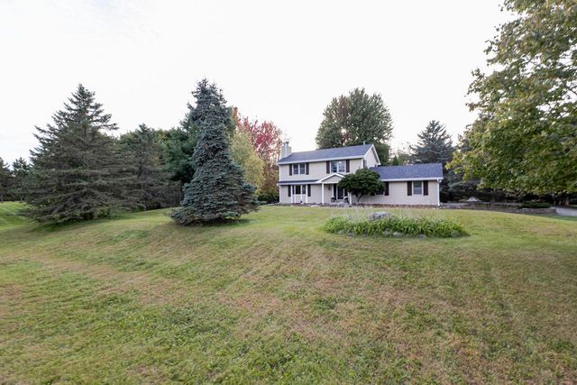 W362S2453 Lisa LANE, Dousman, WI 53118
