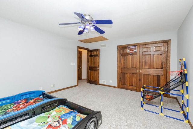 W362S2453 Lisa LANE, Dousman, WI 53118
