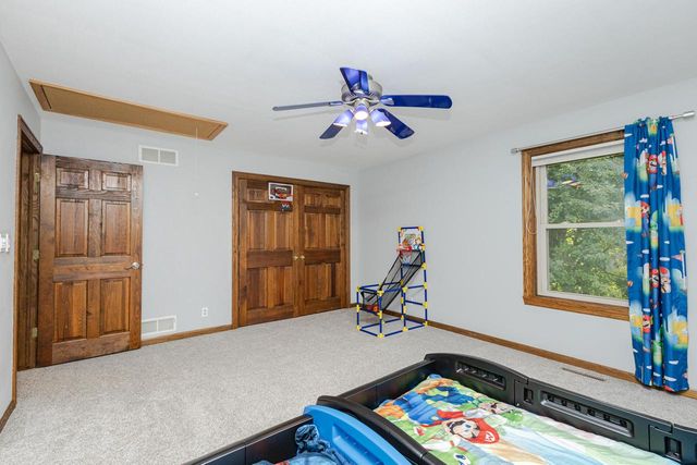 W362S2453 Lisa LANE, Dousman, WI 53118