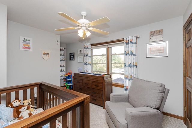 W362S2453 Lisa LANE, Dousman, WI 53118