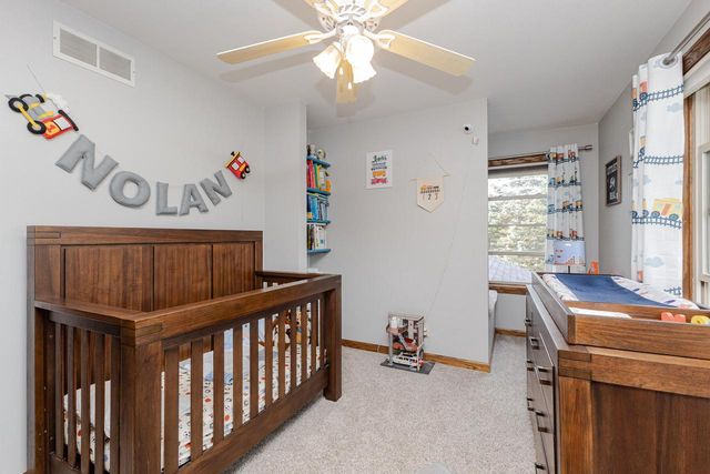 W362S2453 Lisa LANE, Dousman, WI 53118