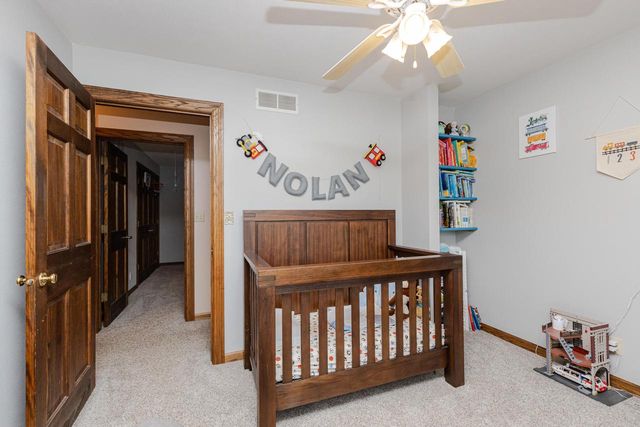 W362S2453 Lisa LANE, Dousman, WI 53118