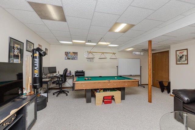 W362S2453 Lisa LANE, Dousman, WI 53118