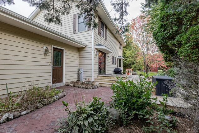 W362S2453 Lisa LANE, Dousman, WI 53118