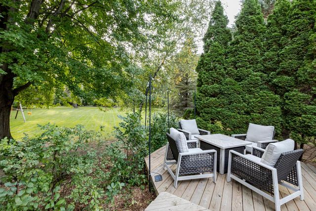 W362S2453 Lisa LANE, Dousman, WI 53118