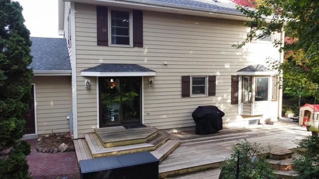 W362S2453 Lisa LANE, Dousman, WI 53118
