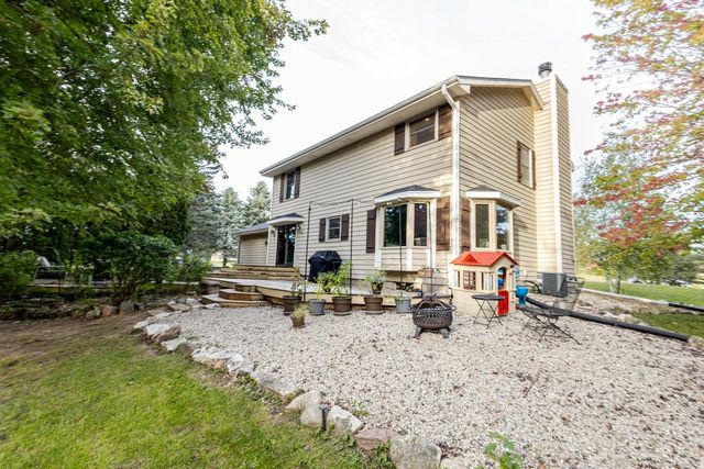 W362S2453 Lisa LANE, Dousman, WI 53118