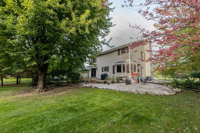 W362S2453 Lisa LANE, Dousman, WI 53118