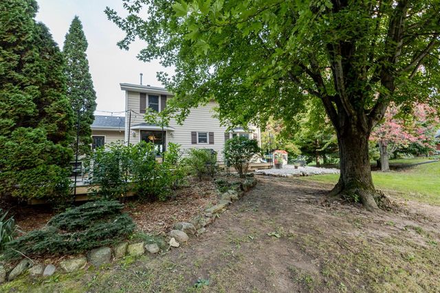 W362S2453 Lisa LANE, Dousman, WI 53118